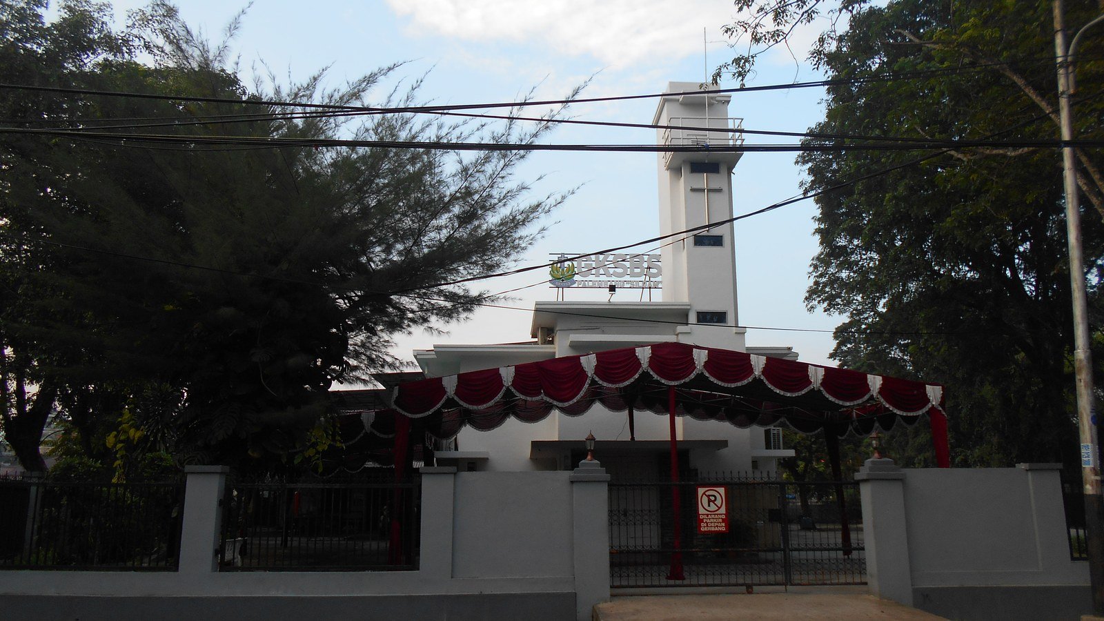 Gereja Siloam Palembang, bangunan kolonial berwarna putih