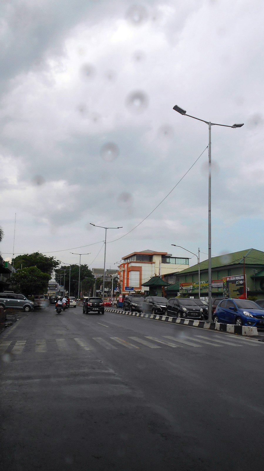 Kawasan Jalan Sekanak Palembang dengan bangunan kolonial